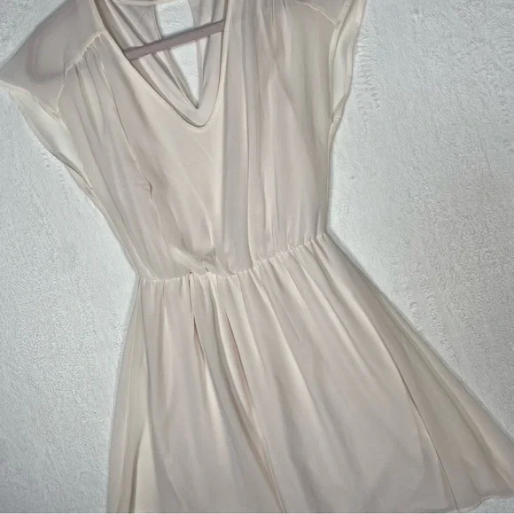 Lush Dress Womens Small Fit & Flare Empire Waist Beige Cream Lightweight V Neck‎ - Picture 2 of 9